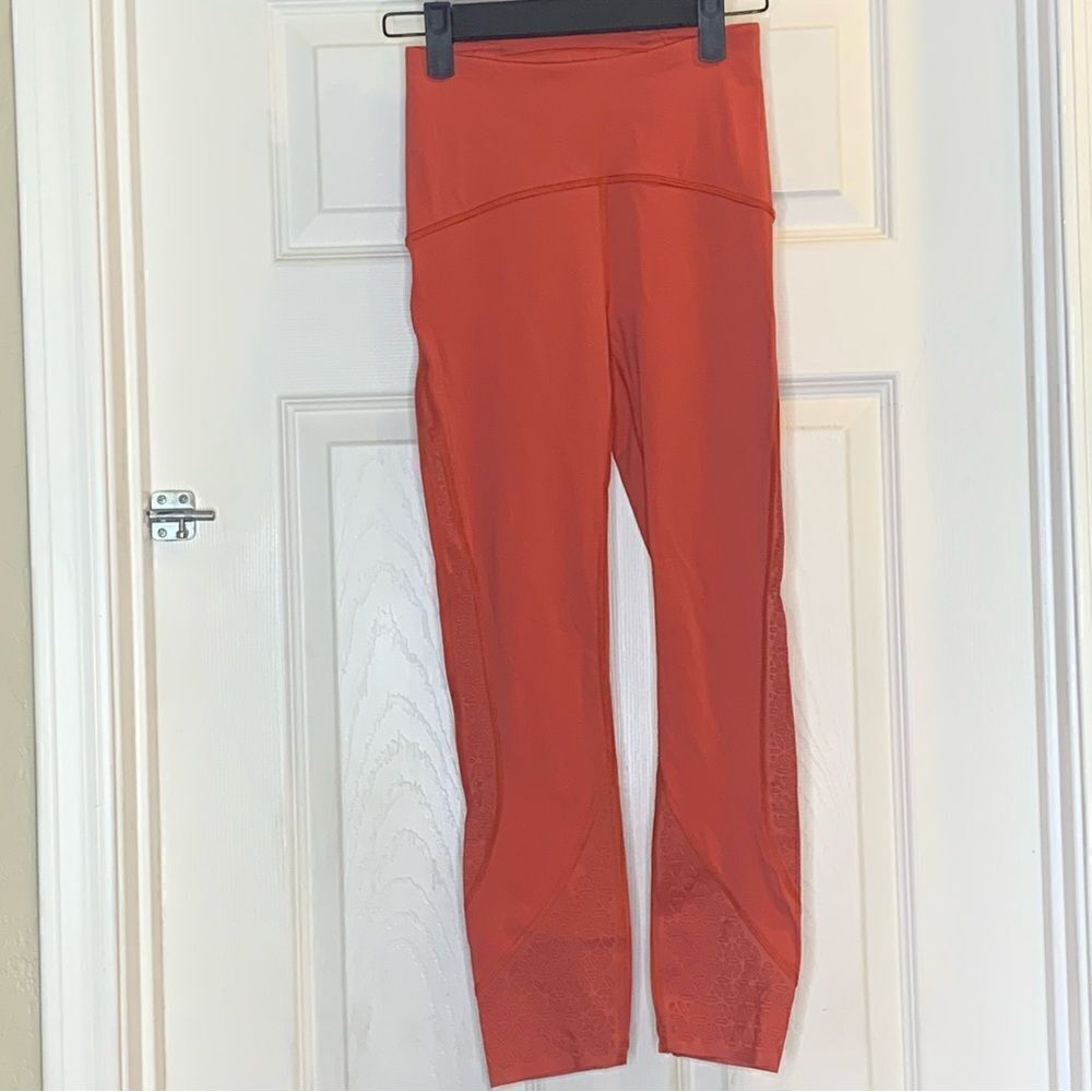 Lululemon Strength & Sweat Crop Size 2